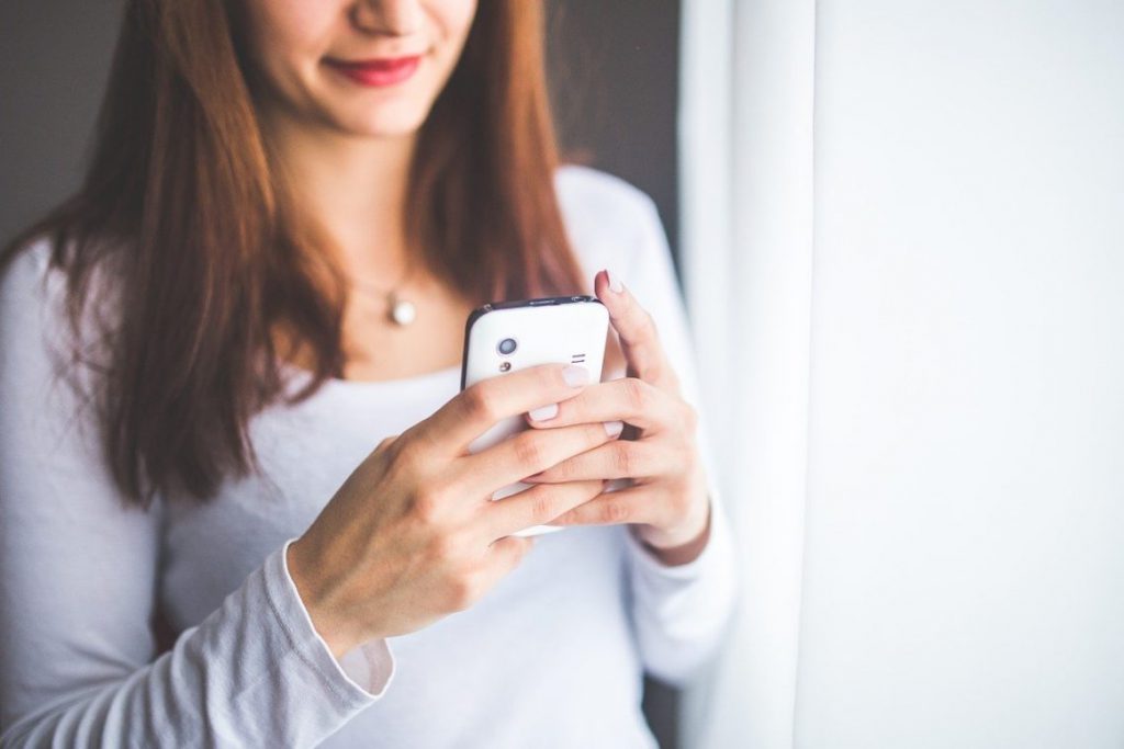 voir les SMS d'un smartphone à distance
